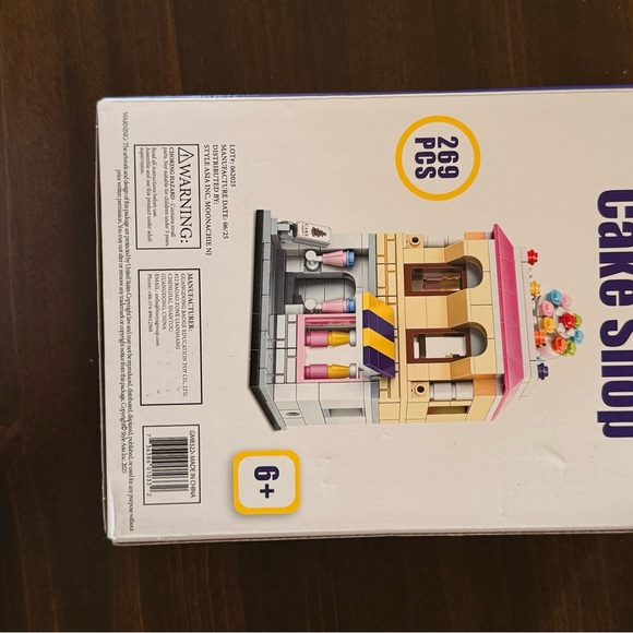 Cake Shop Building Set - Picture 2 of 2
